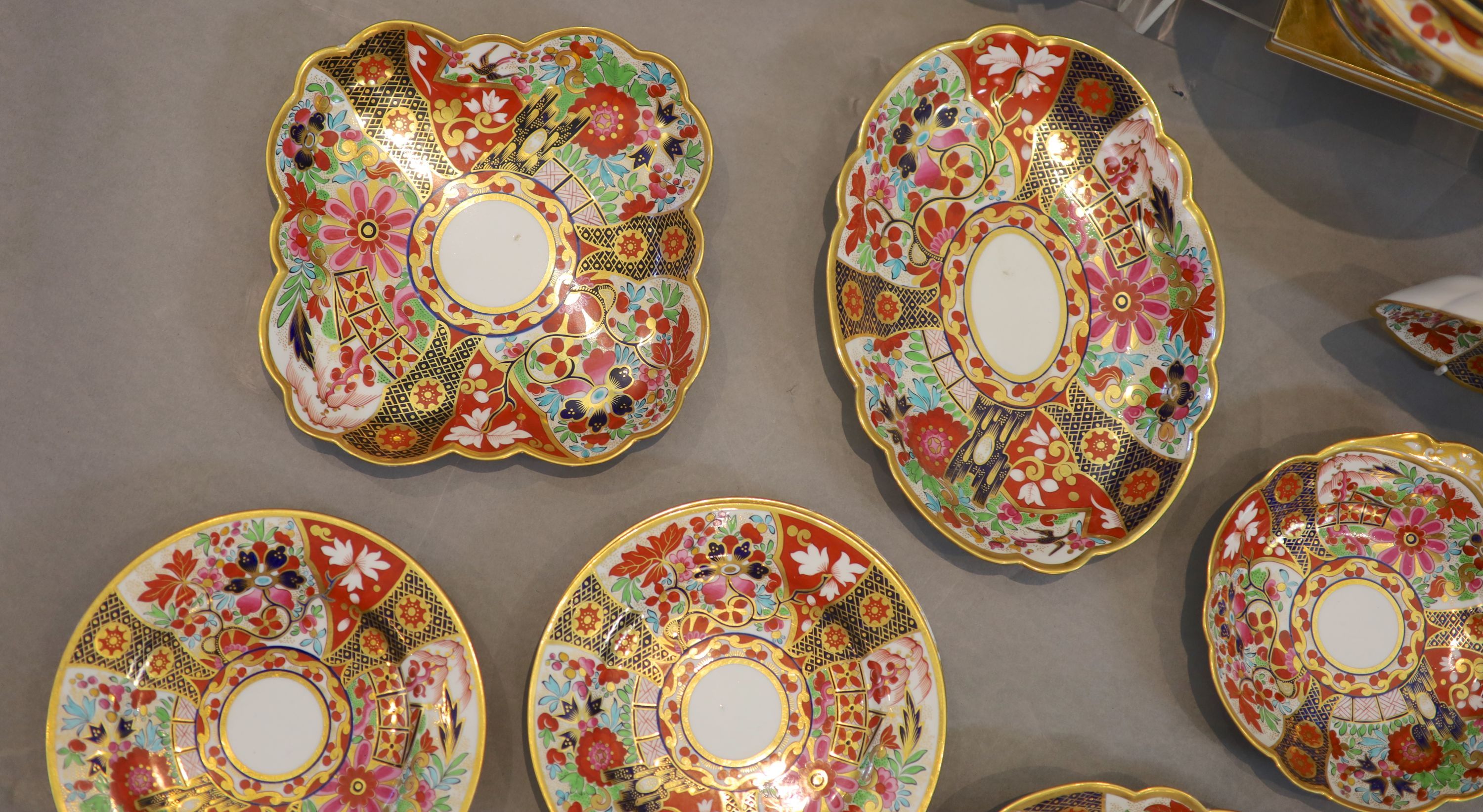 Barr Flight & Barr dessert service: 20 plates, pair ice pails, pair small tureens, 3 oval, 4 square, pair scallop